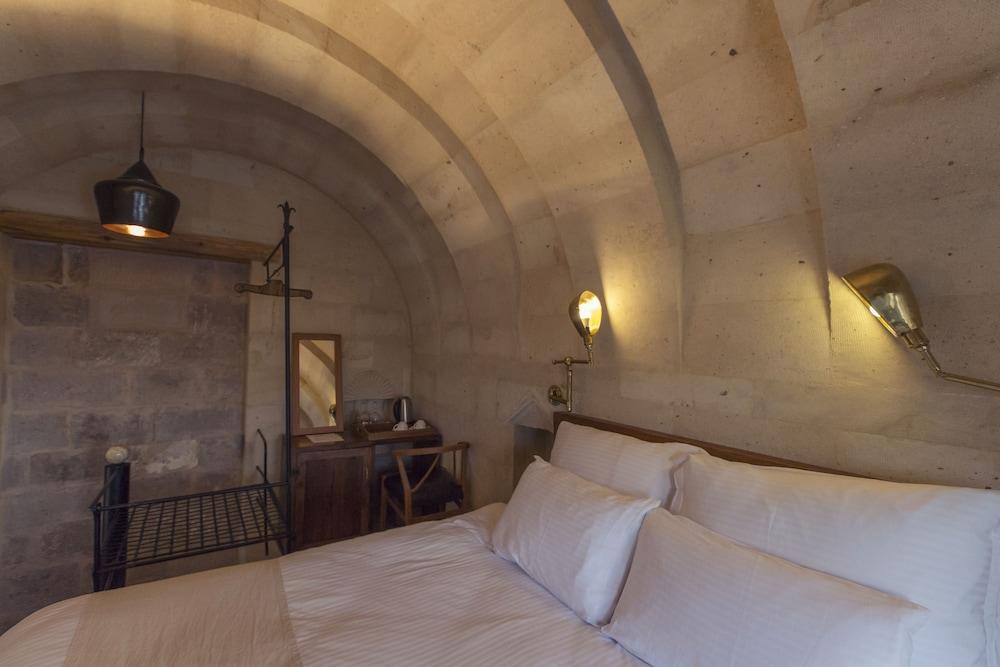 Hotel Millstone Cave