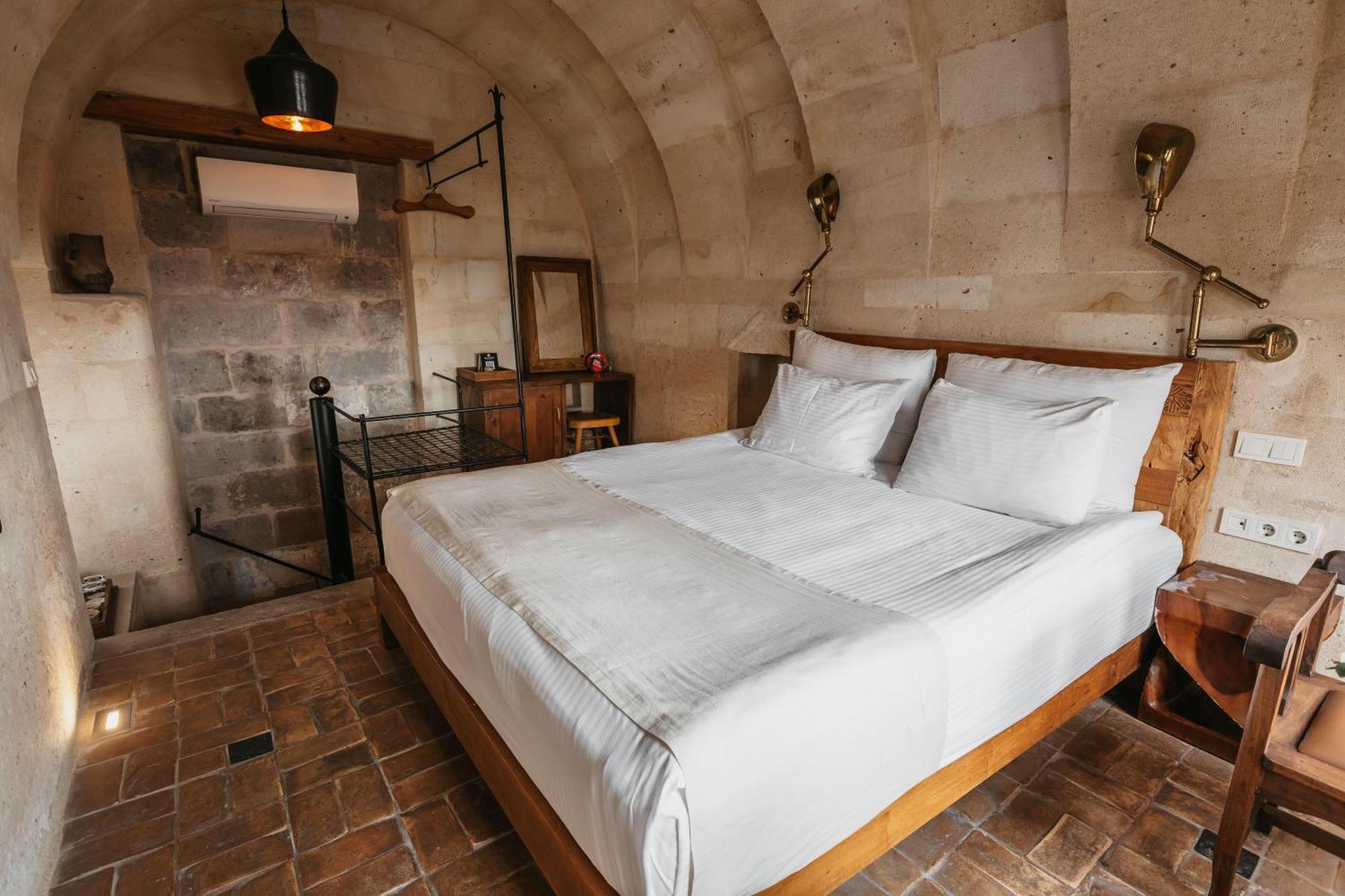 Hotel Millstone Cave